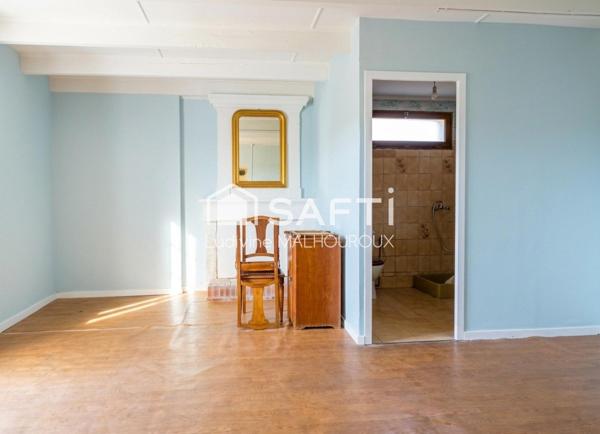 CHARMANT – MAISON ANCIENNE EN PIERRE – 135 m² HABITABLES – TERRAIN 1 817 m² – FORT POTENTIEL DE RÉNOVATION