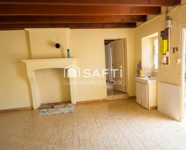 CHARMANT – MAISON ANCIENNE EN PIERRE – 135 m² HABITABLES – TERRAIN 1 817 m² – FORT POTENTIEL DE RÉNOVATION