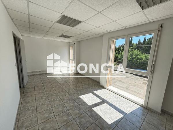À vendre Local commercial 69.9 m² - Marignane 13700