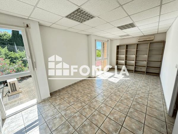 À vendre Local commercial 69.9 m² - Marignane 13700