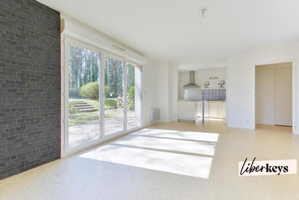 Duplex esprit maison avec jardin