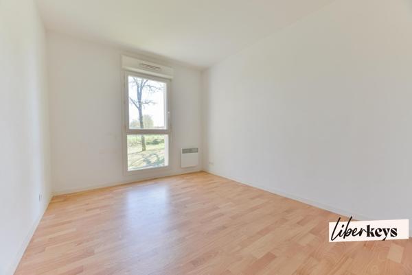 Duplex esprit maison avec jardin