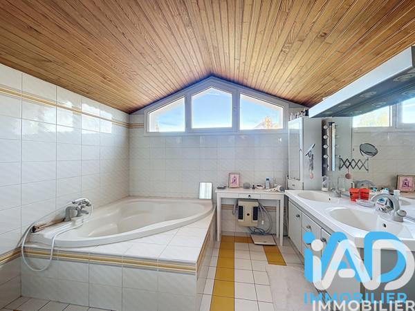 Maison à vendre 7 pièces 224 m² Coulonges-sur-l'Autize