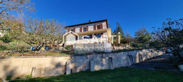 Belle propriété avec un vaste terrain arboré