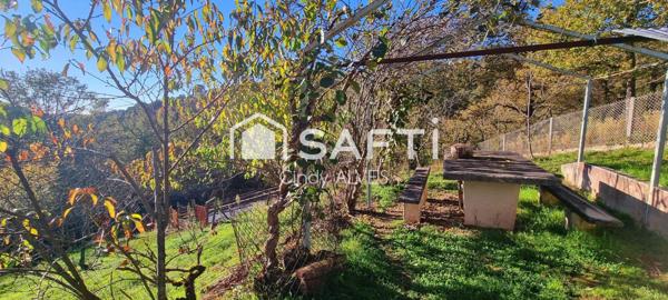 Belle propriété avec un vaste terrain arboré