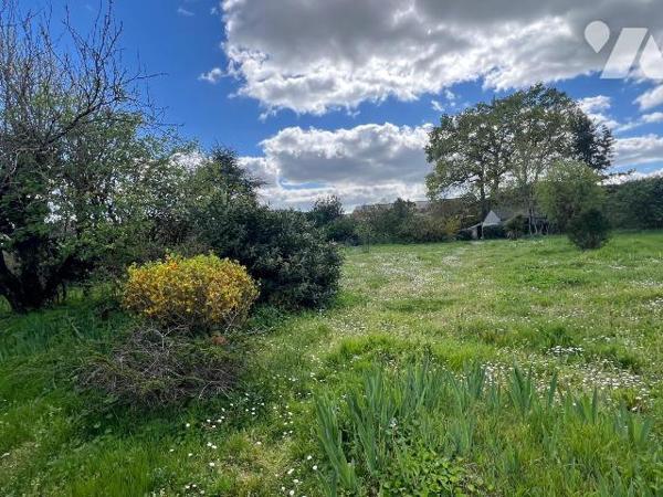 A VENDRE - SAINT ANDRE DES EAUX - LE BAS MARLAND - MAISON FACADE EN PIERRES A RESTAURER AVEC GR...