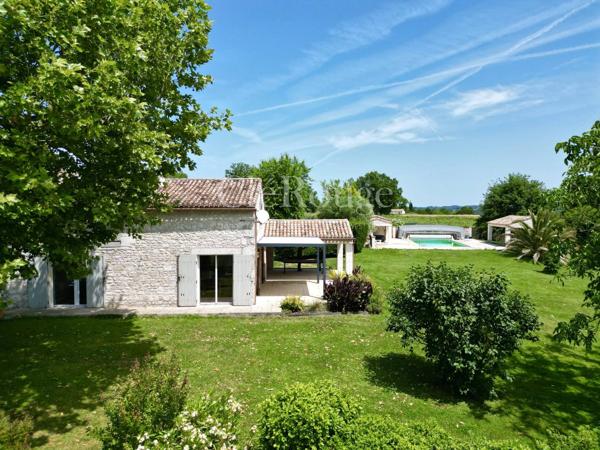 A proximité d'Eymet - Propriété de charme avec maison d'amis, grand garage, piscine et vue panoramique