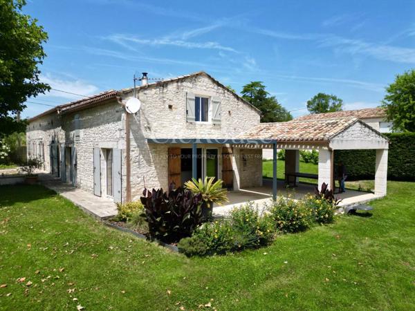 A proximité d'Eymet - Propriété de charme avec maison d'amis, grand garage, piscine et vue panoramique