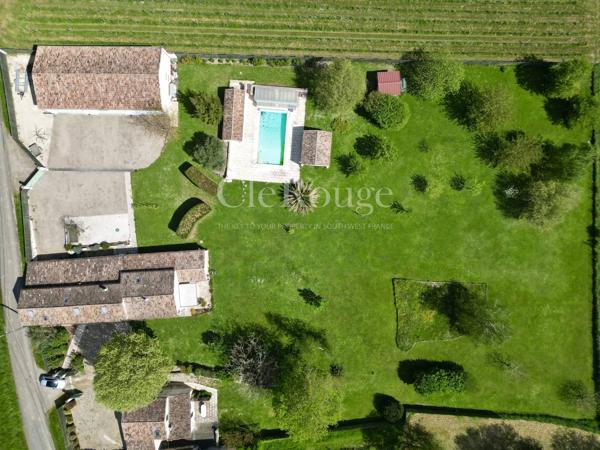 A proximité d'Eymet - Propriété de charme avec maison d'amis, grand garage, piscine et vue panoramique