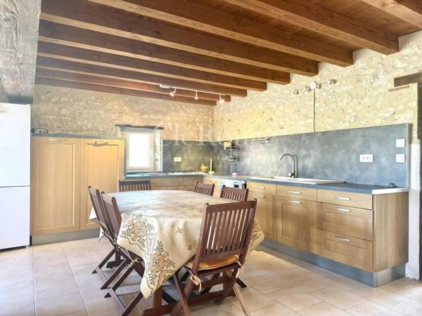 A proximité d'Eymet - Propriété de charme avec maison d'amis, grand garage, piscine et vue panoramique