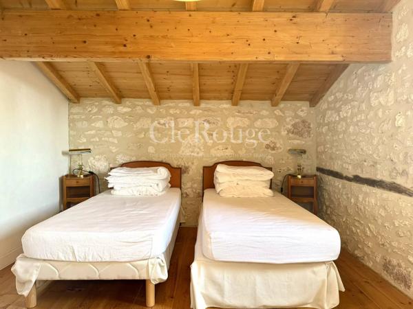 A proximité d'Eymet - Propriété de charme avec maison d'amis, grand garage, piscine et vue panoramique