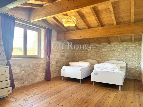A proximité d'Eymet - Propriété de charme avec maison d'amis, grand garage, piscine et vue panoramique