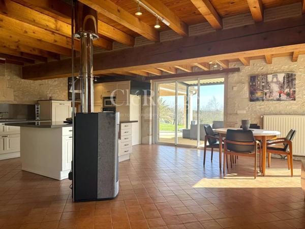 A proximité d'Eymet - Propriété de charme avec maison d'amis, grand garage, piscine et vue panoramique