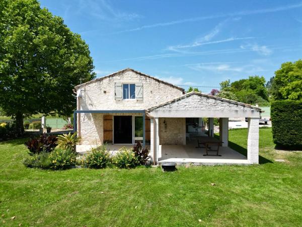 A proximité d'Eymet - Propriété de charme avec maison d'amis, grand garage, piscine et vue panoramique