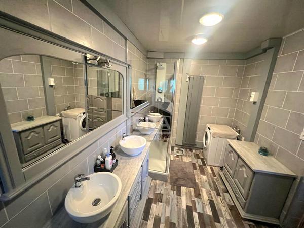 ? EXCLU ? Maison individuelle semi plain-pied 128 m² ? 2 garages dont camping-car