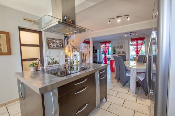 SUPERBE MAISON FAMILIALE - 2 SUITES -VERANDA- ESPACE EXTERIEUR DETENTE