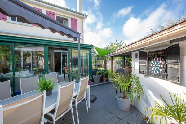 SUPERBE MAISON FAMILIALE - 2 SUITES -VERANDA- ESPACE EXTERIEUR DETENTE