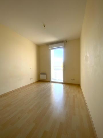 APPARTEMENT 1 CHAMBRE AVEC BALCON ET PLACE DE STATIONNEMENT A SEULEMENT 5 MIN DU CENTRE DE LA ROCHELLE !!