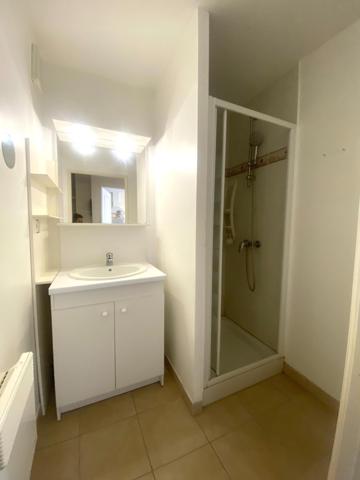 APPARTEMENT 1 CHAMBRE AVEC BALCON ET PLACE DE STATIONNEMENT A SEULEMENT 5 MIN DU CENTRE DE LA ROCHELLE !!