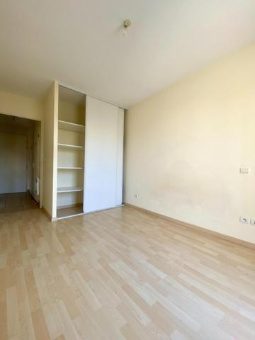 APPARTEMENT 1 CHAMBRE AVEC BALCON ET PLACE DE STATIONNEMENT A SEULEMENT 5 MIN DU CENTRE DE LA ROCHELLE !!