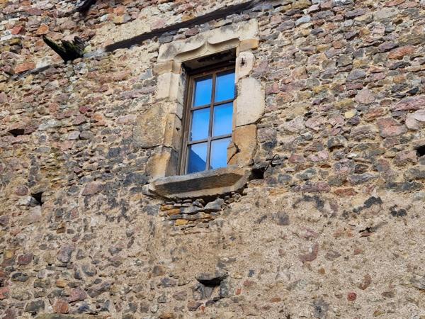 Maison sur Couches de 195 m2 avec cour et local commercial