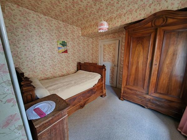 Maison sur Couches de 195 m2 avec cour et local commercial