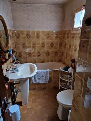 Maison sur Couches de 195 m2 avec cour et local commercial