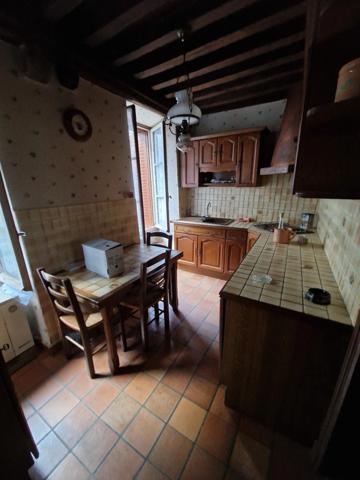 Maison sur Couches de 195 m2 avec cour et local commercial