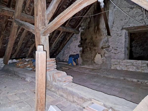 Maison sur Couches de 195 m2 avec cour et local commercial