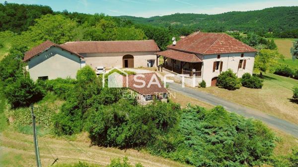 Corps de ferme avec cour intérieure et vue dégagée