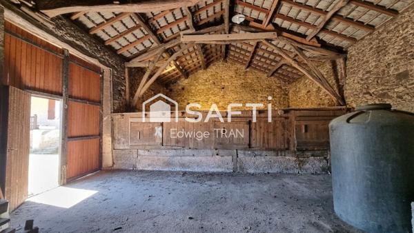 Corps de ferme avec cour intérieure et vue dégagée