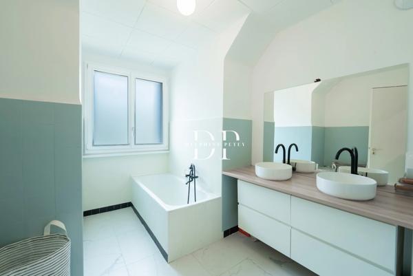 Maison à vendre 6-7 pièces de 246 m2 LUCINGES (74) Terrain d'env. 10'000 m2