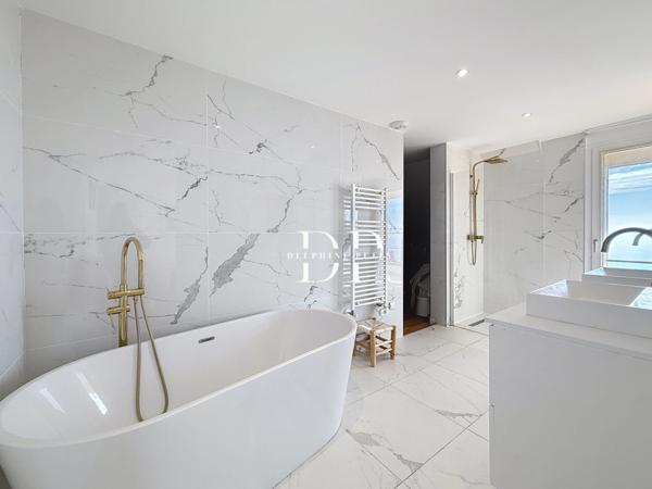 Maison à vendre 6-7 pièces de 246 m2 LUCINGES (74) Terrain d'env. 10'000 m2