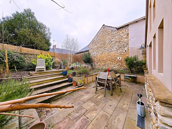 Maison d'architecte RT 2012 contemporaine de 112 m² 5 pièces avec garage indépendant et grenier. À 15 minutes au sud de RAMBOUILLET – Une maison d’architecte où il fait bon vivre. Situation exceptionnelle tout à pied. Maison d'architecte RT 2012 contemporaine de 112 m² 5 pièces avec garage indépendant et grenier. Terrain de 232 m² clos de murs.
Le confort moderne, à deux pas de tout !
Bienvenue dans cette superbe maison contemporaine RT 2012 de 112 m², pensée pour vous simplifier la vie et vous offrir un cadre agréable au quotidien. Située dans un quartier calme, vous êtes à quelques minutes à pied des écoles, du collège, des commerces et des installations sportives. Tout est là, à portée de main !
Ce que vous allez adorer :
Une grande pièce de vie lumineuse de 47 m² avec cuisine ouverte, parfaite pour les repas en famille ou entre amis
Une terrasse accueillante pour vos moments de détente au soleil
Une chambre et une salle d’eau au rez-de-chaussée, idéale pour recevoir ou pour une vie de plain-pied
À l’étage : 3 jolies chambres et une seconde salle d’eau avec douche à l’italienne
Un jardin paysager de 127 m² avec allées pavées et pergola, pour profiter pleinement des beaux jours
Un garage indépendant avec grenier pour encore plus de rangement
Des meubles design faits sur mesure, déjà en place : vous n’avez plus qu’à poser vos valises !
Un vrai coup de cœur !
Cette maison combine modernité, fonctionnalité et douceur de vivre. Elle n’attend que vous !
📞 Envie de la visiter ?
Appelez-moi 7j/7, je me ferai un plaisir de vous accompagner dans votre projet. Une visite s’impose !