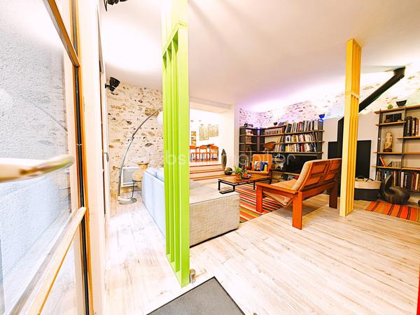 Maison d'architecte RT 2012 contemporaine de 112 m² 5 pièces avec garage indépendant et grenier. À 15 minutes au sud de RAMBOUILLET – Une maison d’architecte où il fait bon vivre. Situation exceptionnelle tout à pied. Maison d'architecte RT 2012 contemporaine de 112 m² 5 pièces avec garage indépendant et grenier. Terrain de 232 m² clos de murs.
Le confort moderne, à deux pas de tout !
Bienvenue dans cette superbe maison contemporaine RT 2012 de 112 m², pensée pour vous simplifier la vie et vous offrir un cadre agréable au quotidien. Située dans un quartier calme, vous êtes à quelques minutes à pied des écoles, du collège, des commerces et des installations sportives. Tout est là, à portée de main !
Ce que vous allez adorer :
Une grande pièce de vie lumineuse de 47 m² avec cuisine ouverte, parfaite pour les repas en famille ou entre amis
Une terrasse accueillante pour vos moments de détente au soleil
Une chambre et une salle d’eau au rez-de-chaussée, idéale pour recevoir ou pour une vie de plain-pied
À l’étage : 3 jolies chambres et une seconde salle d’eau avec douche à l’italienne
Un jardin paysager de 127 m² avec allées pavées et pergola, pour profiter pleinement des beaux jours
Un garage indépendant avec grenier pour encore plus de rangement
Des meubles design faits sur mesure, déjà en place : vous n’avez plus qu’à poser vos valises !
Un vrai coup de cœur !
Cette maison combine modernité, fonctionnalité et douceur de vivre. Elle n’attend que vous !
📞 Envie de la visiter ?
Appelez-moi 7j/7, je me ferai un plaisir de vous accompagner dans votre projet. Une visite s’impose !