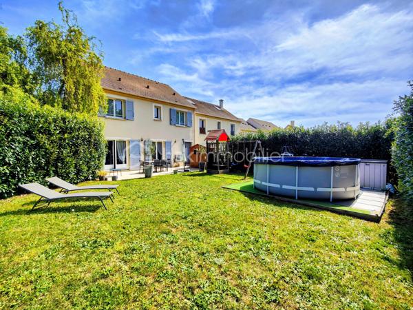 Découvrez cette maison contemporaine de 120 m² nichée dans un quartier résidentiel paisible de Jouars-Pontchartrain. Parfait équilibre entre vie à la campagne et proximité urbaine, ce bien offre un cadre de vie idéal pour une famille recherchant confort et modernité. Cette maison indépendante, bâtie en 2015, s'élève sur deux niveaux et s'étend sur un terrain de 325 m². Elle comprend 6 pièces, 4 chambres dont une suite parentale, une salle de bains, et une salle d'eau, le tout récemment rénové et prêt à accueillir ses nouveaux propriétaires. 

L'intérieur, spacieux et lumineux, s'articule autour d'un séjour convivial, d'une cuisine fonctionnelle et ouverte, et de chambres avec vue dégagée. La qualité de l'isolation et le vitrage double assurent une atmosphère chaleureuse. Pompe à chaleur et piscine agrémentent la propriété avec jardin clos arboré et fleuri, orientée Est-Ouest, sans vis-à-vis et avec une vue dégagée.

Deux parkings complètent l'extérieur, parfait pour profiter des longues soirées d'été en toute sérénité. Réel coup de cœur pour cette maison à faible taxe foncière (1 336 €), idéale pour ceux qui recherchent un cadre de vie calme, tout en bénéficiant des commodités à proximité.

- Bus 5206, 5214, 5219, 5298, 5315, 5327 iledefrance-mobilites.fr 
- Gare ligne N - Dreux Versailles - Paris Montparnasse

ASL : charges annuelles 170 euros en 2025

Pour + d'infos : M. Willy BOYÉ - 07 87 37 75 87
A votre dispo pour vous conseiller et vous accompagner dans l’élaboration de votre projet de vie !

Action !