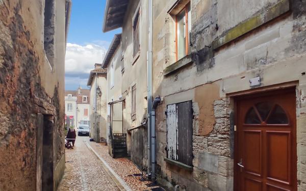 Immeuble à vendre    3 pièces •  Saint-Astier