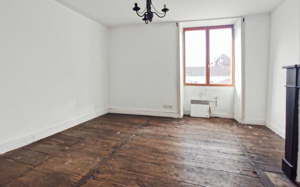 Immeuble à vendre    3 pièces •  Saint-Astier