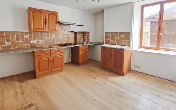 Immeuble à vendre    3 pièces •  Saint-Astier