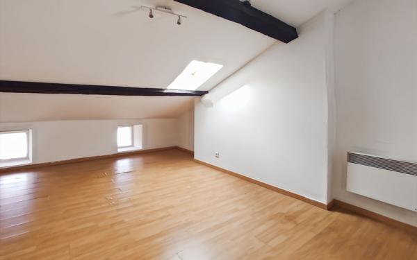 Immeuble à vendre    3 pièces •  Saint-Astier