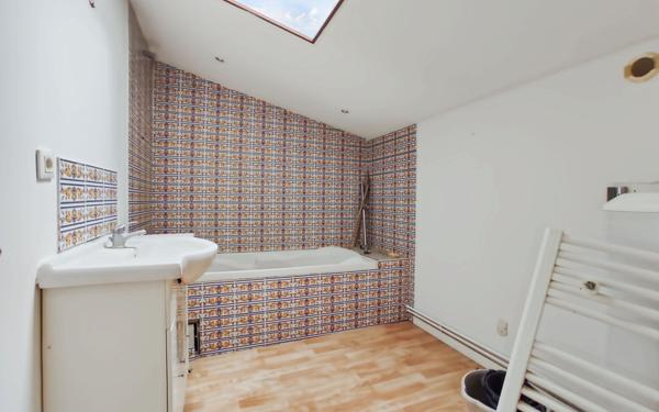 Immeuble à vendre    3 pièces •  Saint-Astier