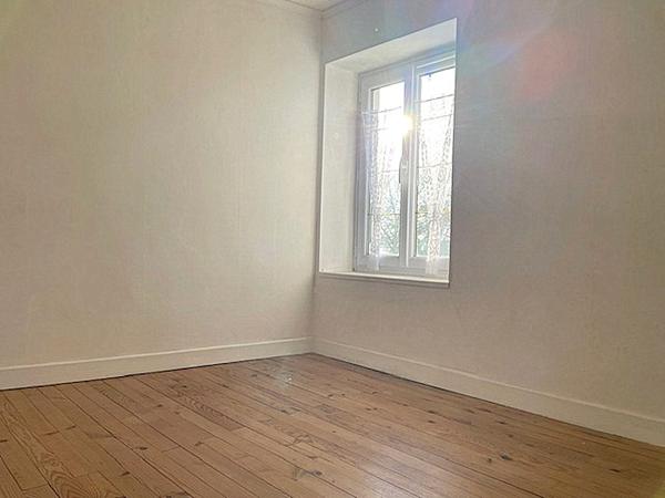 Maison en pierre 126 m2 - 4 chambres- terrain constructible détachable- grand garage