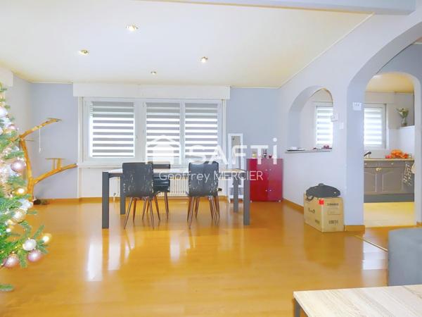 Plain-pied surélevé individuel de 164m² avec garage et jardin!