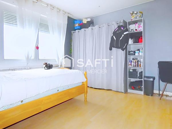 Plain-pied surélevé individuel de 164m² avec garage et jardin!