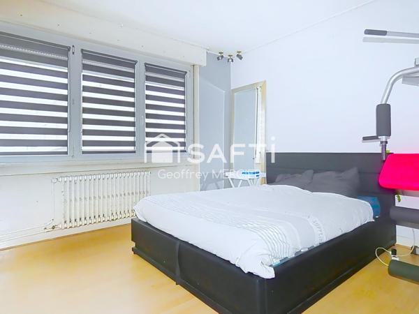 Plain-pied surélevé individuel de 164m² avec garage et jardin!