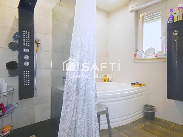 Plain-pied surélevé individuel de 164m² avec garage et jardin!