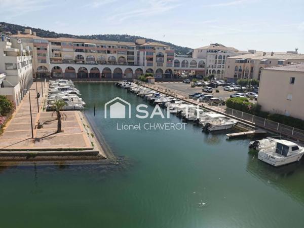 Dernier étage. 3 chambres. À 150 m de la plage, sans route à traverser. Lumineux et calme. Proche commerces et commodités. Emplacement recherché. Idéal résidence principale, secondaire ou investissement.
