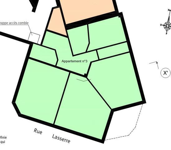 Grand appartement divisible idéal pour des investisseurs au dernier étage avec balcon et vue dégagée sur Paris.