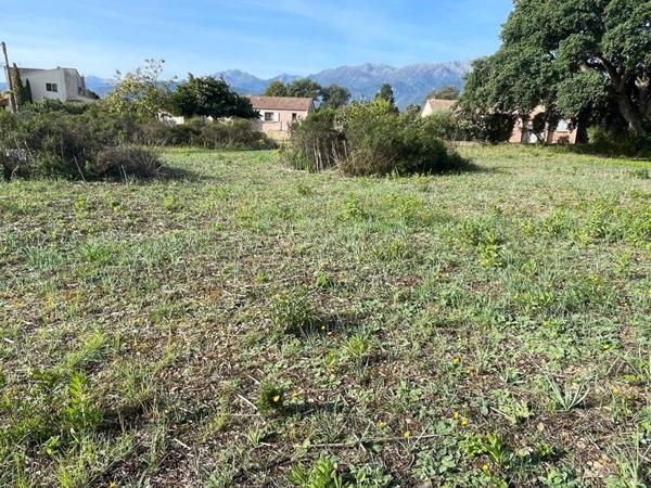A vendre- Terrain constructible de 900 m2- vue montagnes, Ghisonaccia-Gare