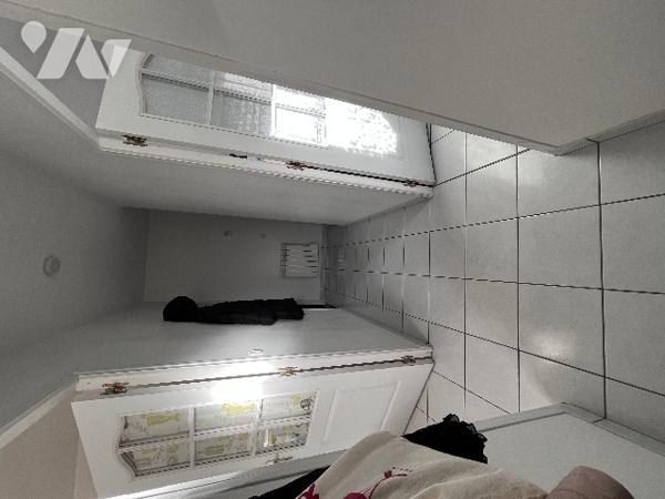 -Pavillon de plain-pied,  construit en 2006, avec cuisine, salle/salon, deux chambres, salle d'eau.